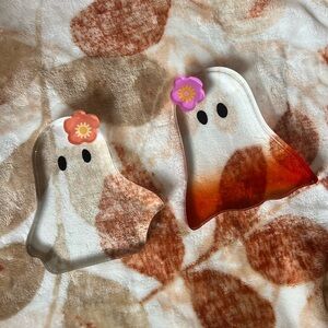 Hippie Halloween 👻 Ghost Stands!